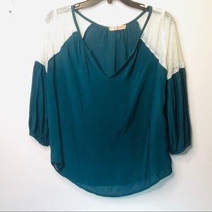 2/$20 PaulnRC Emerald Green Peasant Top w/ Cream Lace Shoulders EUC